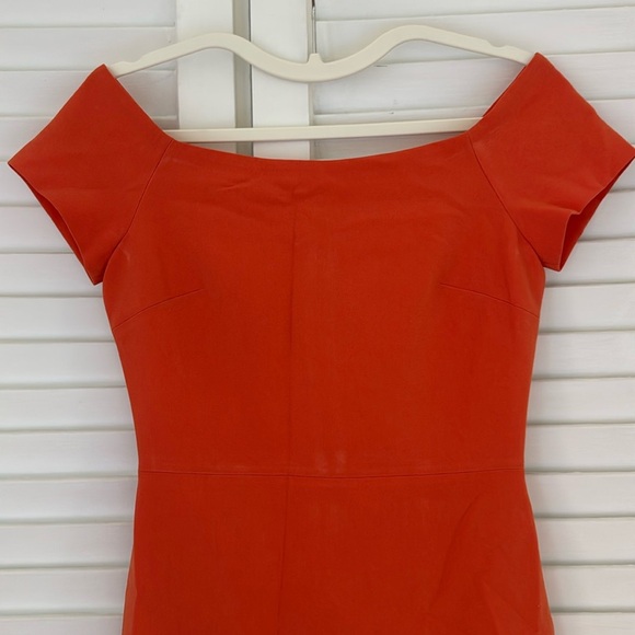 Alice + Olivia Aleah Off-Shoulder Midi Bodycon Dress in Orange - Picture 4 of 7